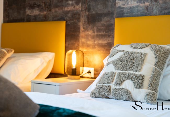 Apartamento en Fuengirola - Mountain Views, Pool & Rooftop: Cozy 2BR for 6 Apartamento en Fuengirola - Mountain Views, Pool & Rooftop: Cozy 2BR for 6