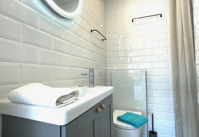 Apartamento en Torremolinos - Exquisite Central 2 Bedroom apt, Pool, Views Apartamento en Torremolinos - Exquisite Central 2 Bedroom apt, Pool, Views