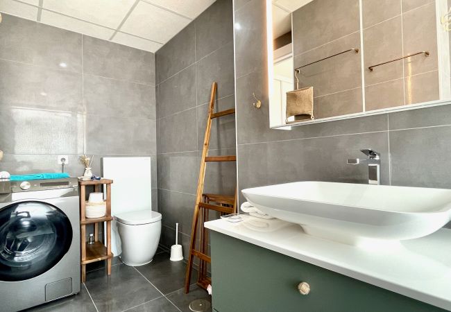 Apartamento en Torremolinos - Exquisite Central 2 Bedroom apt, Pool, Views Apartamento en Torremolinos - Exquisite Central 2 Bedroom apt, Pool, Views