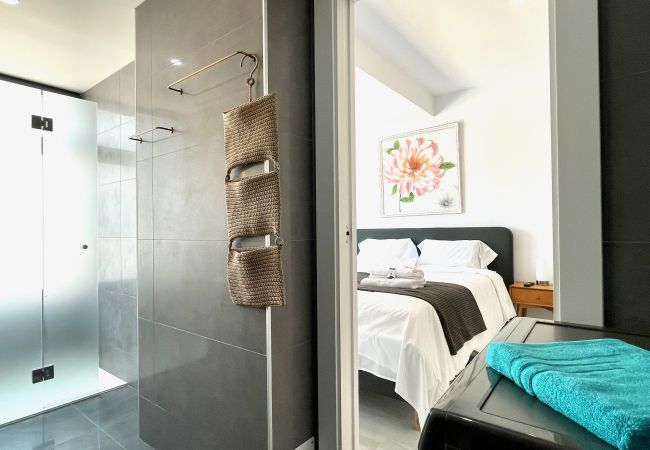 Apartamento en Torremolinos - Exquisite Central 2 Bedroom apt, Pool, Views Apartamento en Torremolinos - Exquisite Central 2 Bedroom apt, Pool, Views