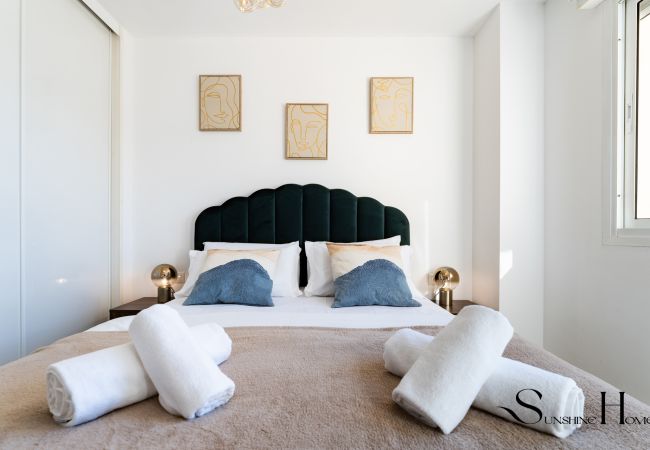 Apartamento en Benalmádena - Coastal 2BR Apartment, Parking, Pool Apartamento en Benalmádena - Coastal 2BR Apartment, Parking, Pool