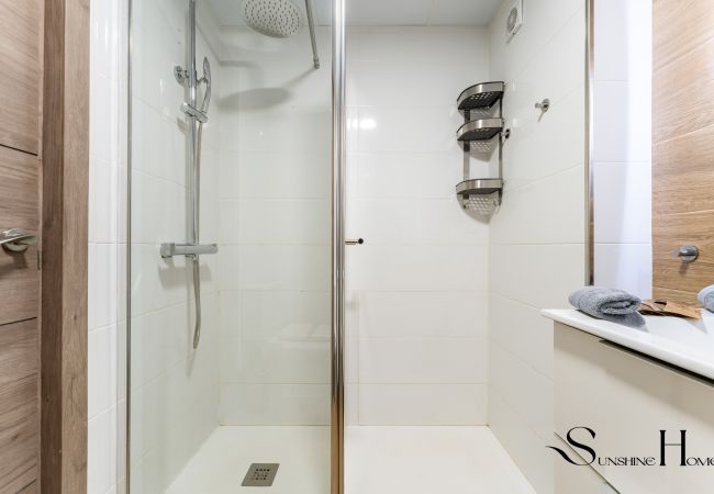 Apartamento en Benalmádena - Coastal 2BR Apartment, Parking, Pool Apartamento en Benalmádena - Coastal 2BR Apartment, Parking, Pool