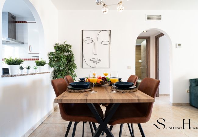 Apartamento en Benalmádena - Coastal 2BR Apartment, Parking, Pool Apartamento en Benalmádena - Coastal 2BR Apartment, Parking, Pool