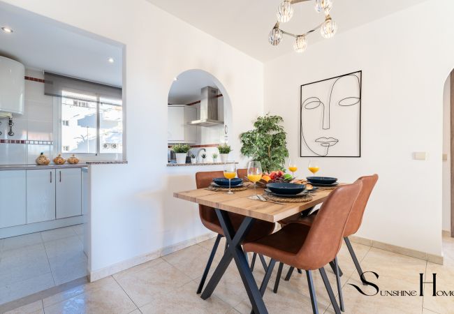 Apartamento en Benalmádena - Coastal 2BR Apartment, Parking, Pool Apartamento en Benalmádena - Coastal 2BR Apartment, Parking, Pool