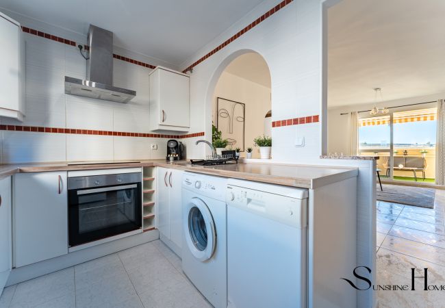 Apartamento en Benalmádena - Coastal 2BR Apartment, Parking, Pool Apartamento en Benalmádena - Coastal 2BR Apartment, Parking, Pool