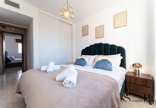 Apartamento en Benalmádena - Coastal 2BR Apartment, Parking, Pool Apartamento en Benalmádena - Coastal 2BR Apartment, Parking, Pool