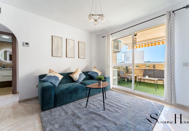 Apartamento en Benalmádena - Coastal 2BR Apartment, Parking, Pool Apartamento en Benalmádena - Coastal 2BR Apartment, Parking, Pool