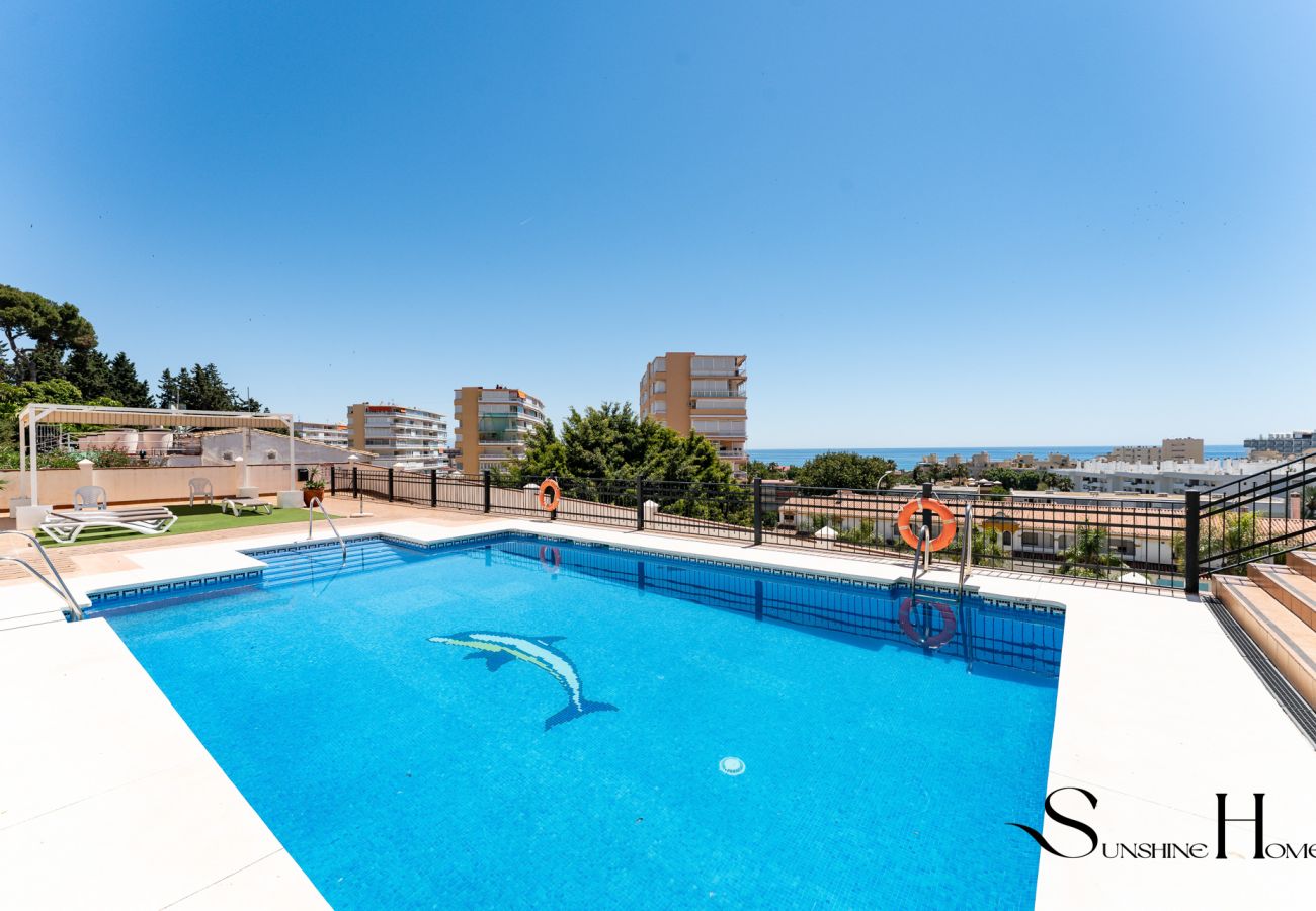 Apartamento en Torremolinos - Cozy 2 Bedroom Duplex, Parking, Terrace, Office, Pool! 