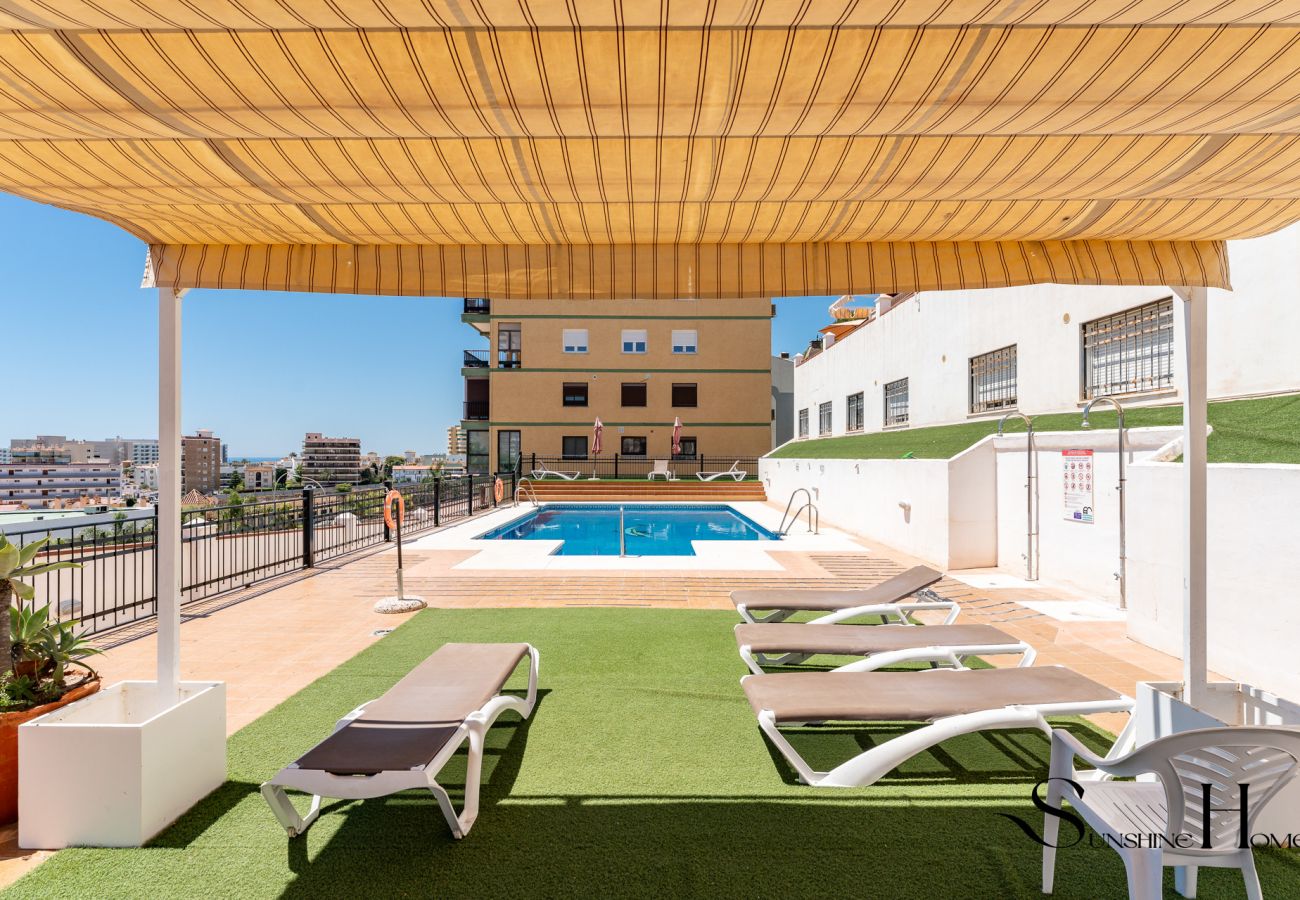 Apartamento en Torremolinos - Cozy 2 Bedroom Duplex, Parking, Terrace, Office, Pool! 