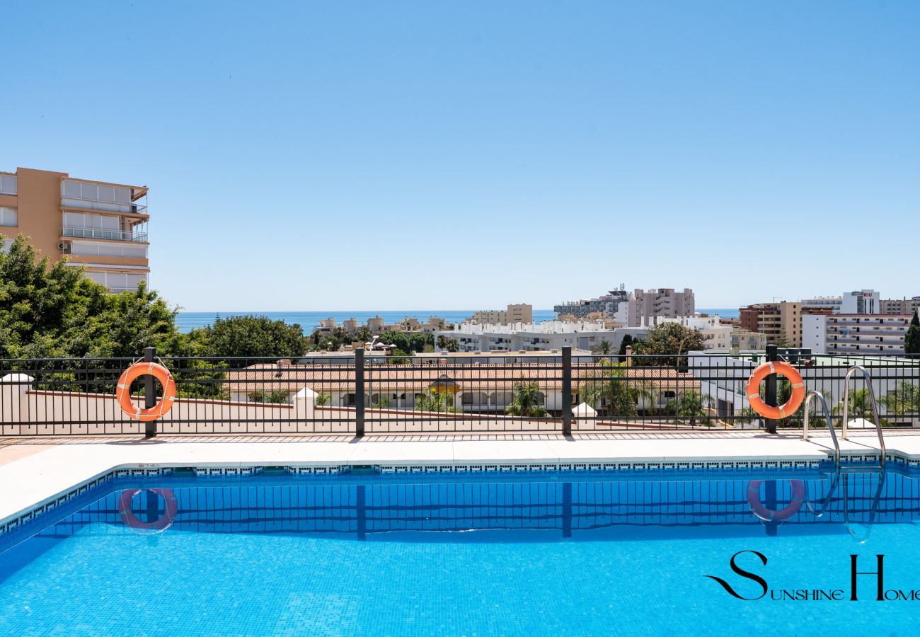 Apartamento en Torremolinos - Cozy 2 Bedroom Duplex, Parking, Terrace, Office, Pool! 