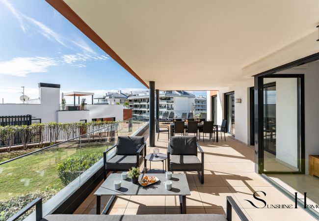 Apartamento en Fuengirola - Luxury Beach Escape, Pools, Gym & Sauna +Parking Apartamento en Fuengirola - Luxury Beach Escape, Pools, Gym & Sauna +Parking