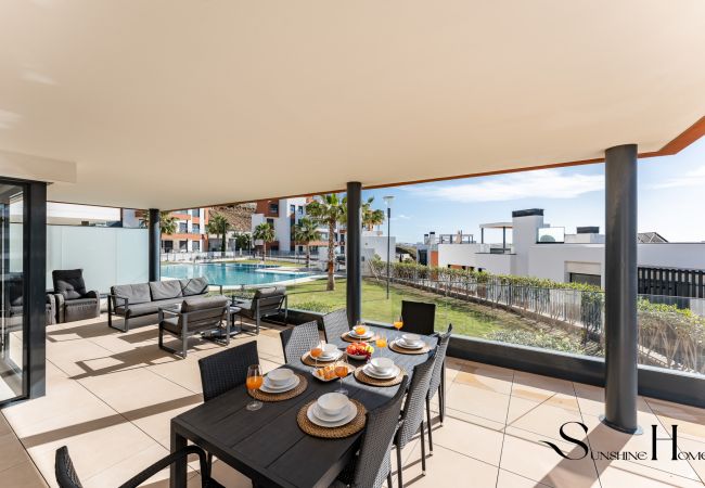 Apartamento en Fuengirola - Luxury Beach Escape, Pools, Gym & Sauna +Parking Apartamento en Fuengirola - Luxury Beach Escape, Pools, Gym & Sauna +Parking