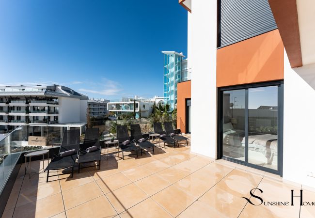 Apartamento en Fuengirola - Luxury Beach Escape, Pools, Gym & Sauna +Parking Apartamento en Fuengirola - Luxury Beach Escape, Pools, Gym & Sauna +Parking