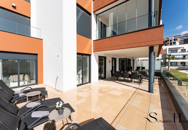 Apartamento en Fuengirola - Luxury Beach Escape, Pools, Gym & Sauna +Parking Apartamento en Fuengirola - Luxury Beach Escape, Pools, Gym & Sauna +Parking
