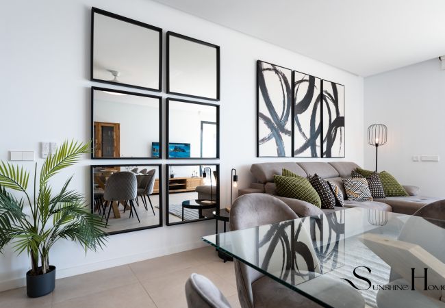 Apartamento en Fuengirola - Luxury Beach Escape, Pools, Gym & Sauna +Parking Apartamento en Fuengirola - Luxury Beach Escape, Pools, Gym & Sauna +Parking