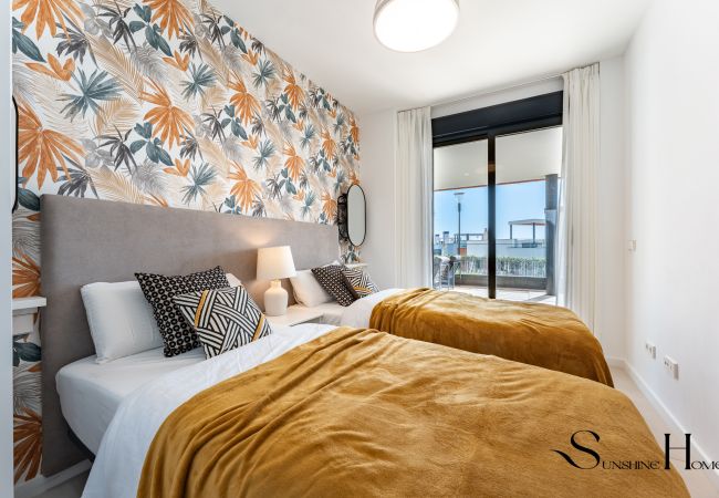 Apartamento en Fuengirola - Luxury Beach Escape, Pools, Gym & Sauna +Parking Apartamento en Fuengirola - Luxury Beach Escape, Pools, Gym & Sauna +Parking