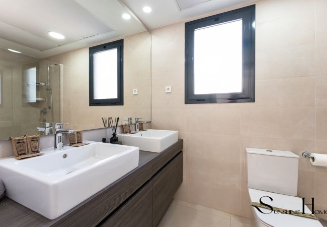 Apartamento en Fuengirola - Luxury Beach Escape, Pools, Gym & Sauna +Parking Apartamento en Fuengirola - Luxury Beach Escape, Pools, Gym & Sauna +Parking