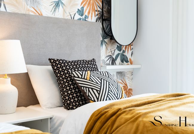 Apartamento en Fuengirola - Luxury Beach Escape, Pools, Gym & Sauna +Parking Apartamento en Fuengirola - Luxury Beach Escape, Pools, Gym & Sauna +Parking