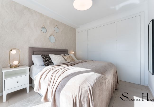 Apartamento en Fuengirola - Luxury Beach Escape, Pools, Gym & Sauna +Parking Apartamento en Fuengirola - Luxury Beach Escape, Pools, Gym & Sauna +Parking