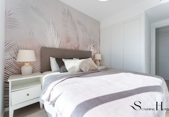 Apartamento en Fuengirola - Luxury Beach Escape, Pools, Gym & Sauna +Parking Apartamento en Fuengirola - Luxury Beach Escape, Pools, Gym & Sauna +Parking