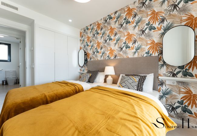 Apartamento en Fuengirola - Luxury Beach Escape, Pools, Gym & Sauna +Parking Apartamento en Fuengirola - Luxury Beach Escape, Pools, Gym & Sauna +Parking