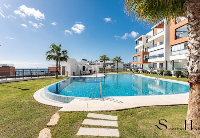 Apartamento en Fuengirola - Luxury Beach Escape, Pools, Gym & Sauna +Parking Apartamento en Fuengirola - Luxury Beach Escape, Pools, Gym & Sauna +Parking