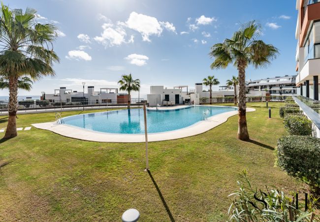 Apartamento en Fuengirola - Luxury Beach Escape, Pools, Gym & Sauna +Parking Apartamento en Fuengirola - Luxury Beach Escape, Pools, Gym & Sauna +Parking
