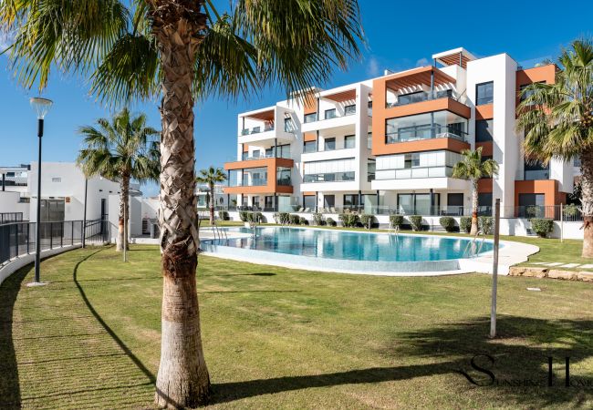Apartamento en Fuengirola - Luxury Beach Escape, Pools, Gym & Sauna +Parking Apartamento en Fuengirola - Luxury Beach Escape, Pools, Gym & Sauna +Parking