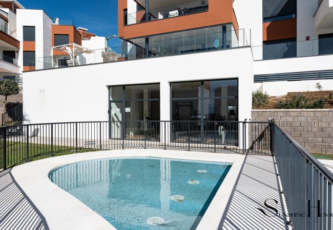 Apartamento en Fuengirola - Luxury Beach Escape, Pools, Gym & Sauna +Parking Apartamento en Fuengirola - Luxury Beach Escape, Pools, Gym & Sauna +Parking