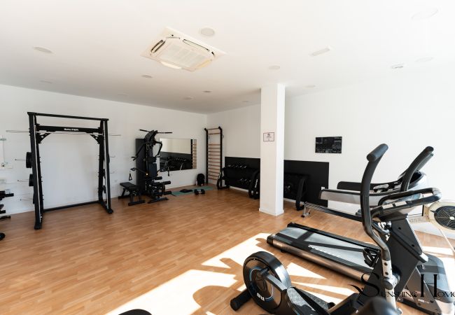 Apartamento en Fuengirola - Luxury Beach Escape, Pools, Gym & Sauna +Parking Apartamento en Fuengirola - Luxury Beach Escape, Pools, Gym & Sauna +Parking