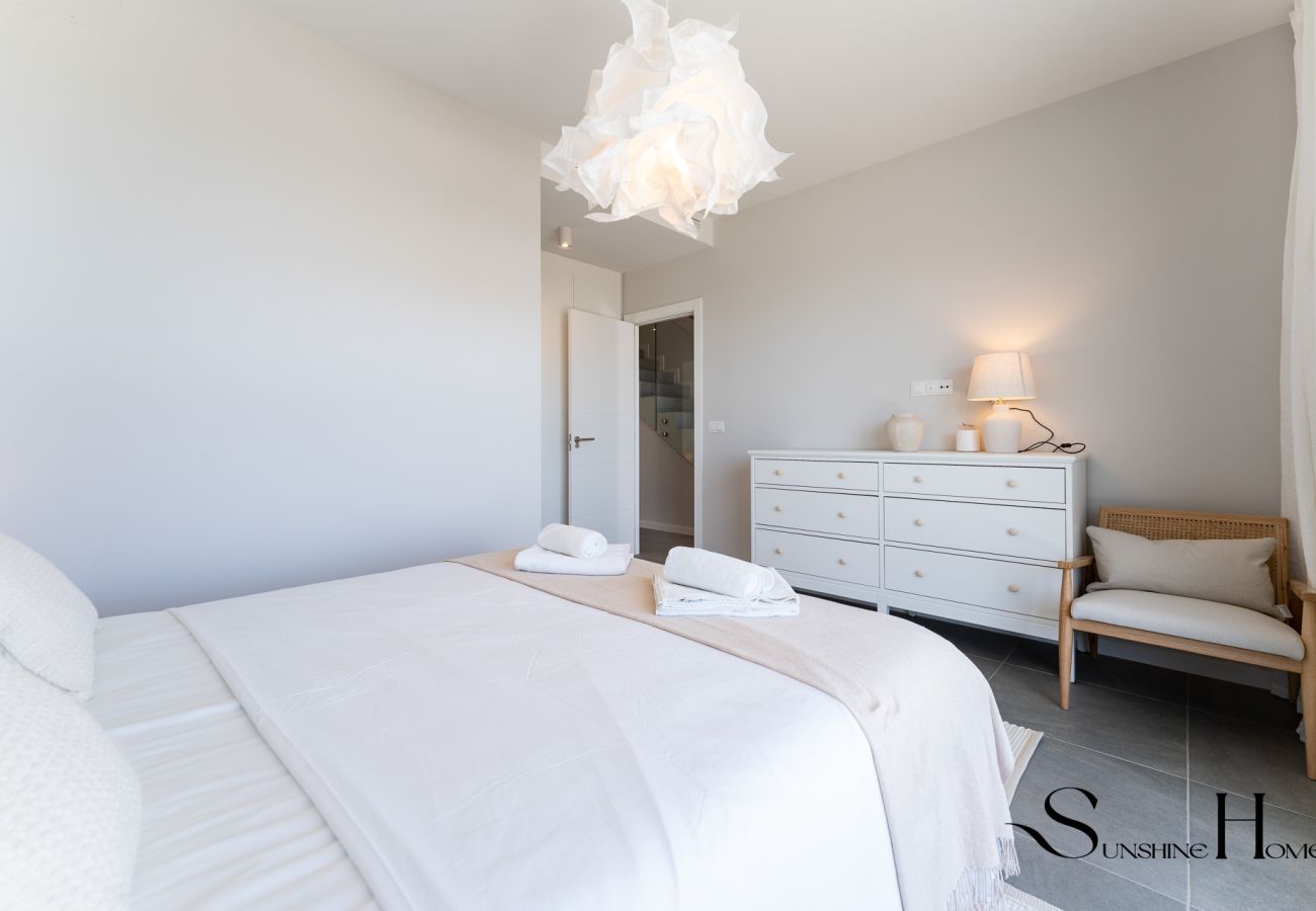 Casa adosada en Mijas - Luxury 3-Bed Mijas Villa – Sea View, Pool & Jacuzzi