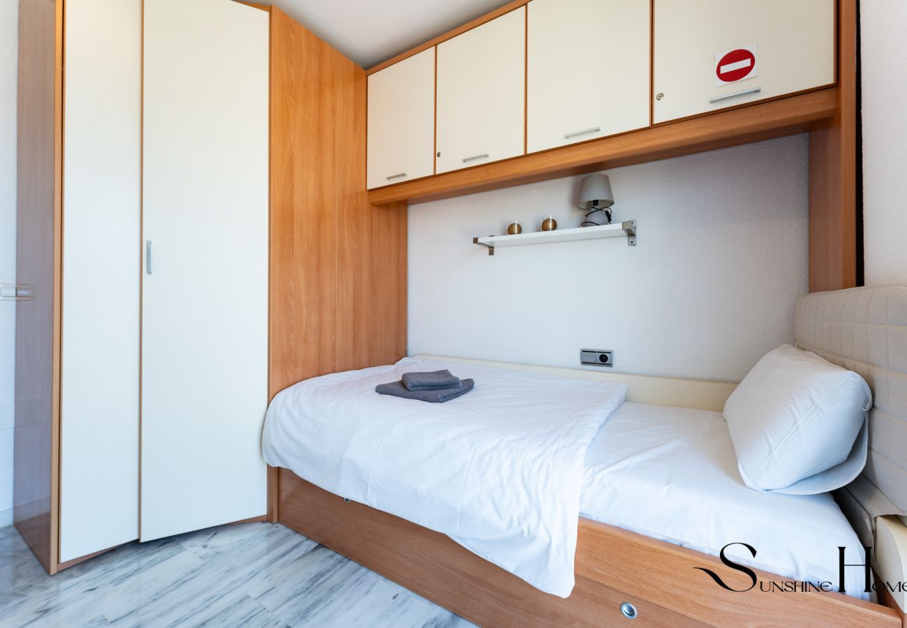Apartamento en Benalmádena - Terraza del Paraíso, Dúplex de 3 Dormitorios, Barbacoa, Vistas, Piscina, Estacionamiento REF003