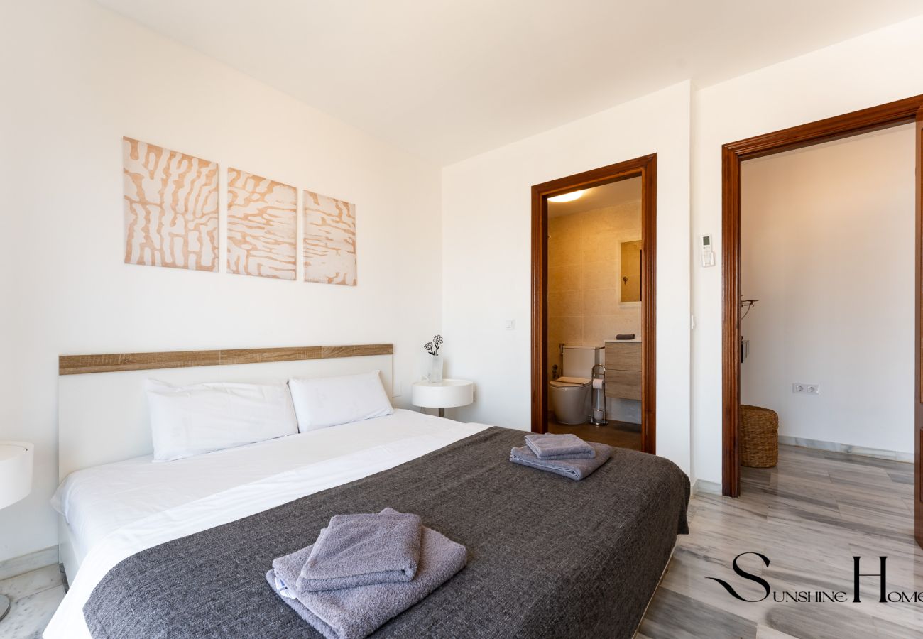 Apartamento en Benalmádena - Terraza del Paraíso, Dúplex de 3 Dormitorios, Barbacoa, Vistas, Piscina, Estacionamiento REF003