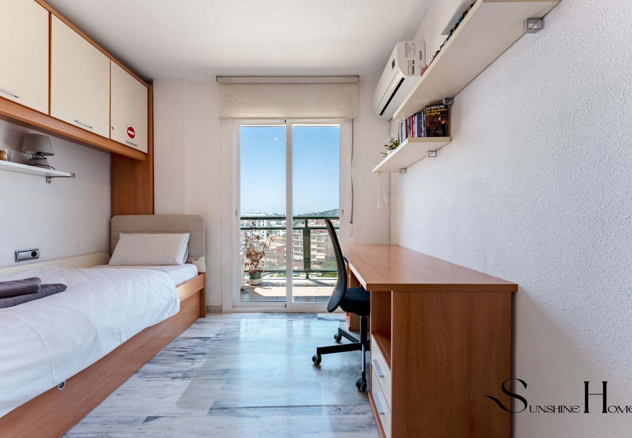 Apartamento en Benalmádena - Terraza del Paraíso, Dúplex de 3 Dormitorios, Barbacoa, Vistas, Piscina, Estacionamiento REF003