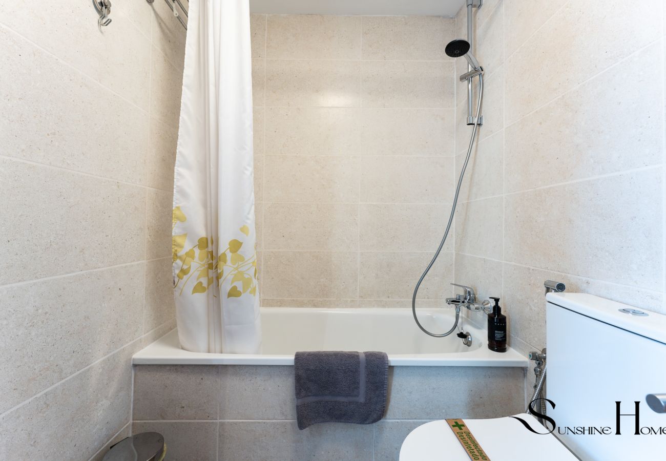Apartamento en Benalmádena - Terraza del Paraíso, Dúplex de 3 Dormitorios, Barbacoa, Vistas, Piscina, Estacionamiento REF003