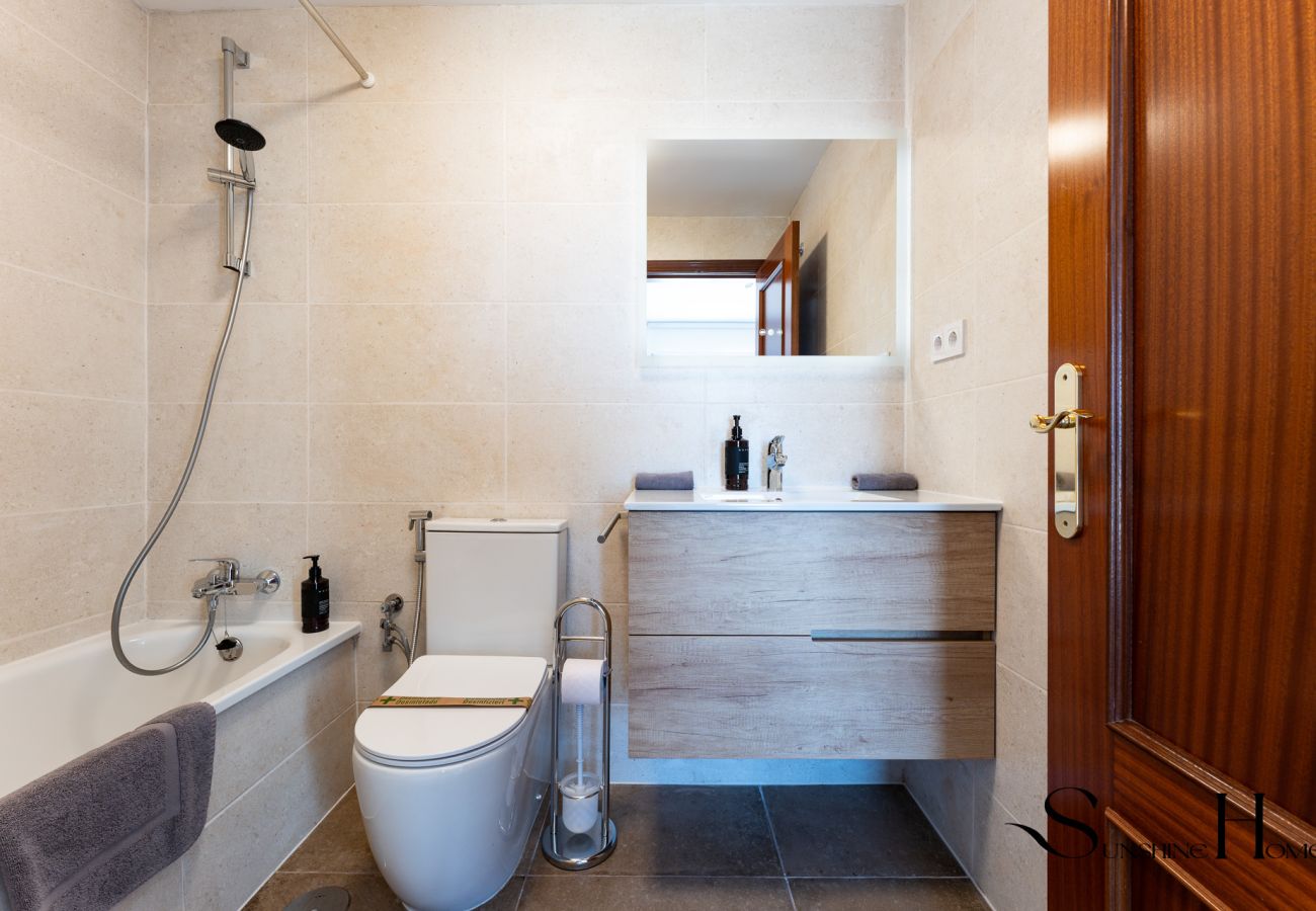 Apartamento en Benalmádena - Terraza del Paraíso, Dúplex de 3 Dormitorios, Barbacoa, Vistas, Piscina, Estacionamiento REF003