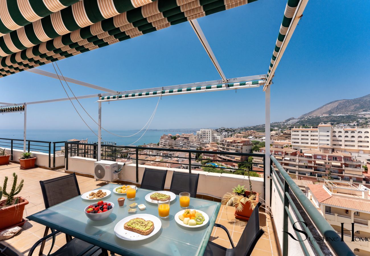 Apartamento en Benalmádena - Terraza del Paraíso, Dúplex de 3 Dormitorios, Barbacoa, Vistas, Piscina, Estacionamiento REF003