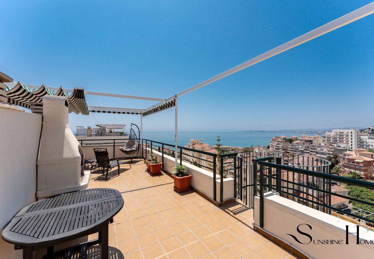 Apartamento en Benalmádena - Terraza del Paraíso, Dúplex de 3 Dormitorios, Barbacoa, Vistas, Piscina, Estacionamiento REF003
