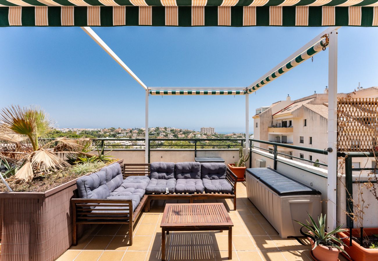 Apartamento en Benalmádena - Terraza del Paraíso, Dúplex de 3 Dormitorios, Barbacoa, Vistas, Piscina, Estacionamiento REF003