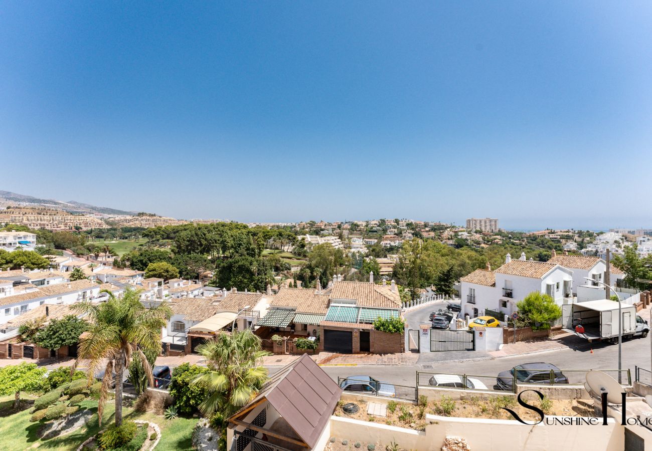 Apartamento en Benalmádena - Terraza del Paraíso, Dúplex de 3 Dormitorios, Barbacoa, Vistas, Piscina, Estacionamiento REF003