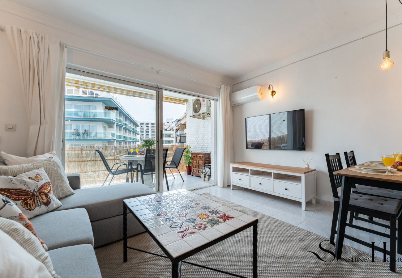Apartamento en Benalmádena - Great Location, Sea View, 2 Bedroom, Steps from the Beach