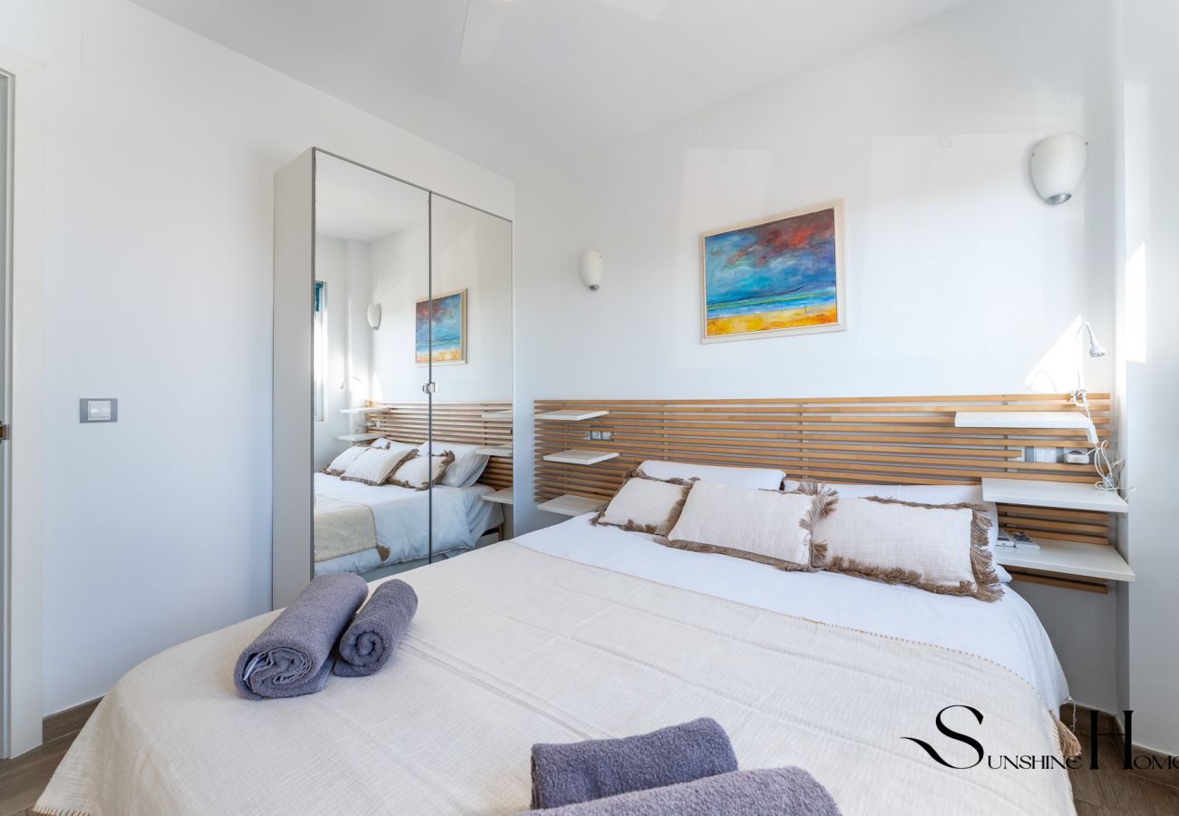 Apartamento en Torremolinos - Estancia en la playa con terraza y vistas al mar REF050