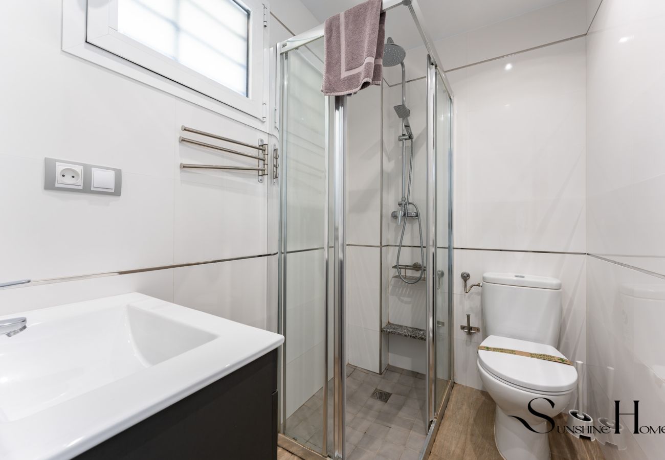 Apartamento en Torremolinos - Estancia en la playa con terraza y vistas al mar REF050