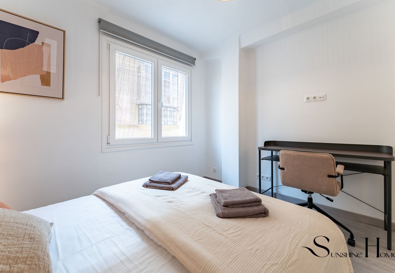 Apartamento en Málaga - Apartamento moderno de 2 dormitorios en el Centro Histórico de Málaga – Todo a pie REF068