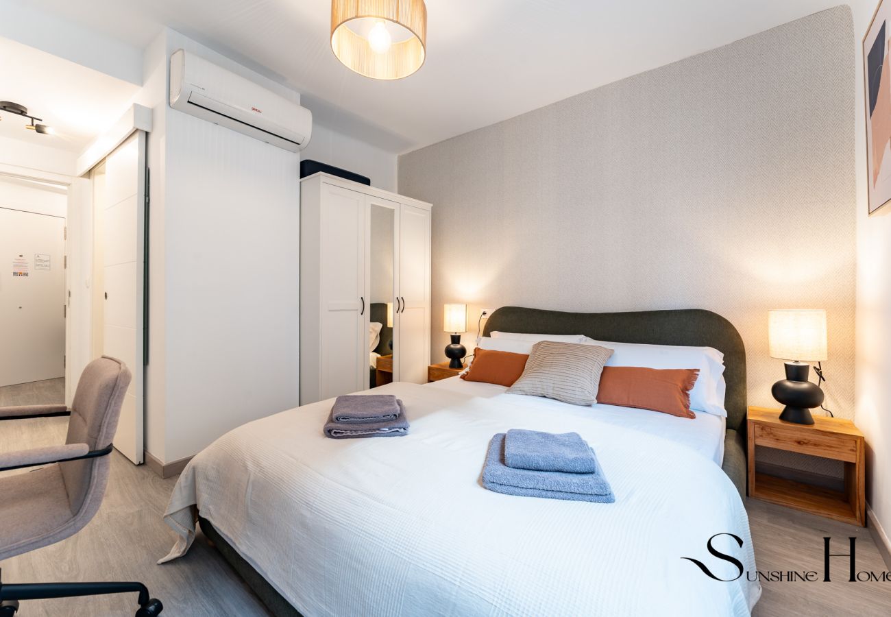 Apartamento en Málaga - Apartamento moderno de 2 dormitorios en el Centro Histórico de Málaga – Todo a pie REF068