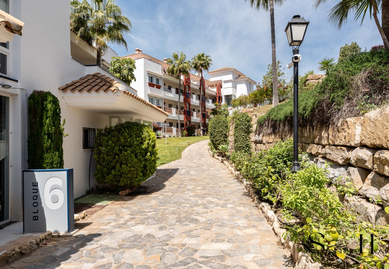 Apartamento en La Cala de Mijas - Riviera Paraíso | Terraza, Piscinas y Vistas REF902