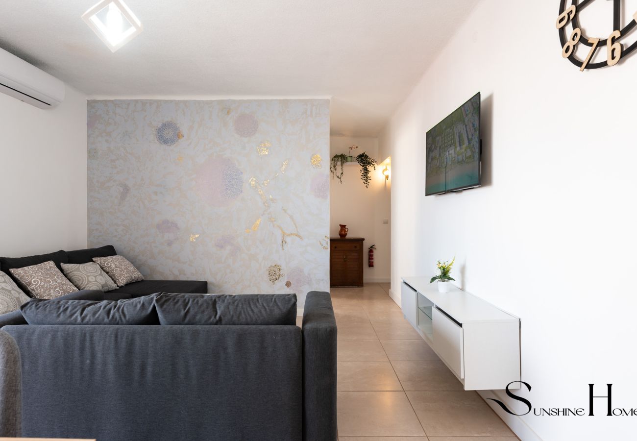 Apartamento en Benalmádena - Luminoso Céntrico 2Hab con Balcón y Vistas al Mar