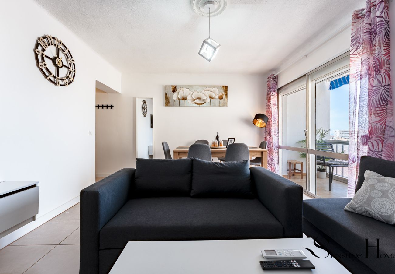 Apartamento en Benalmádena - Luminoso Céntrico 2Hab con Balcón y Vistas al Mar