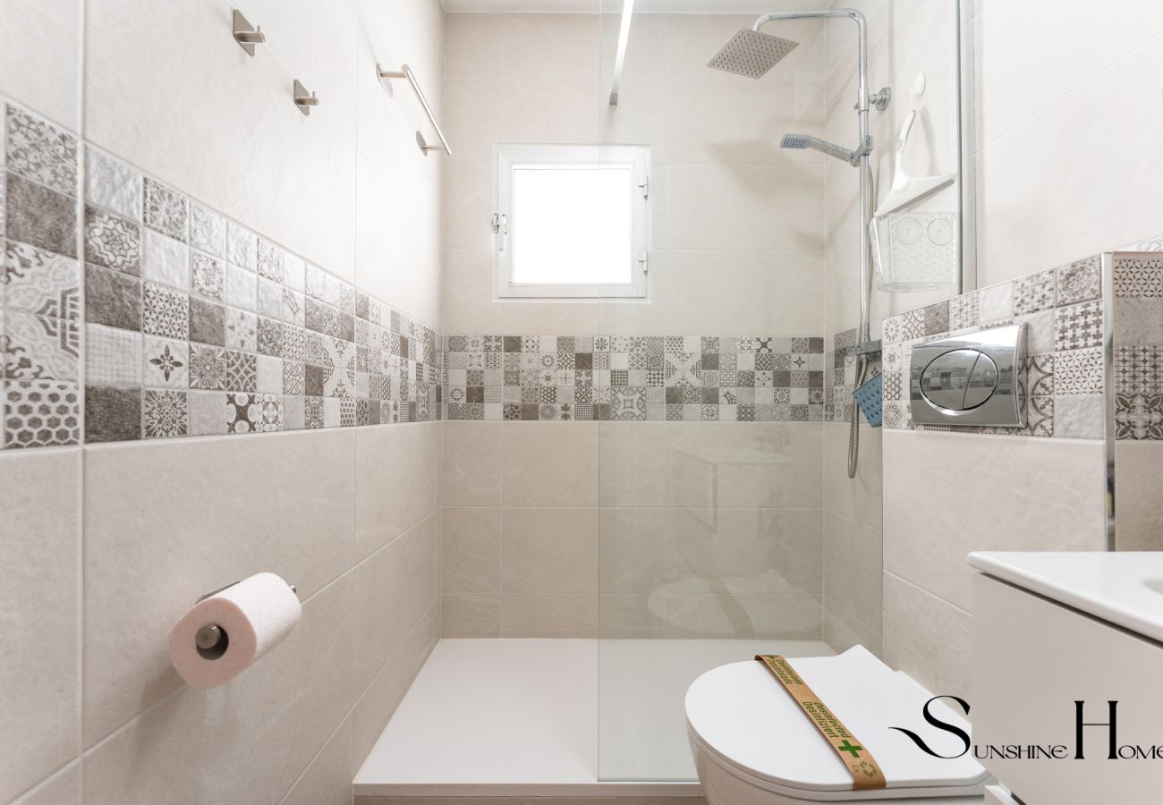 Apartamento en Benalmádena - Luminoso Céntrico 2Hab con Balcón y Vistas al Mar