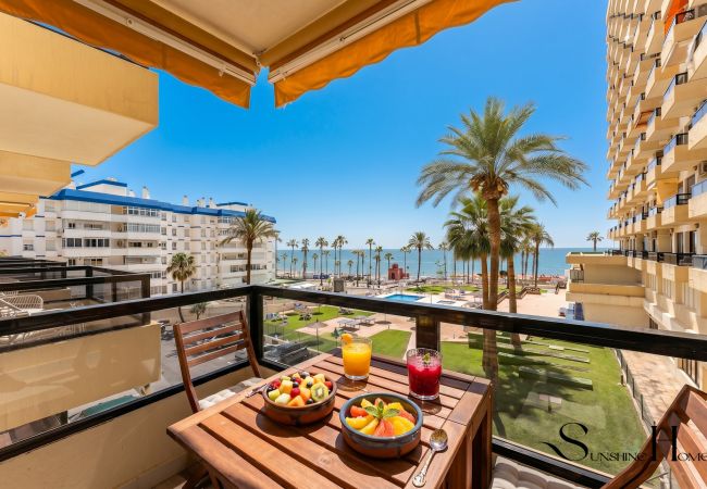 Apartamento en Benalmádena - Beachfront Studio with Sea Views & Pools